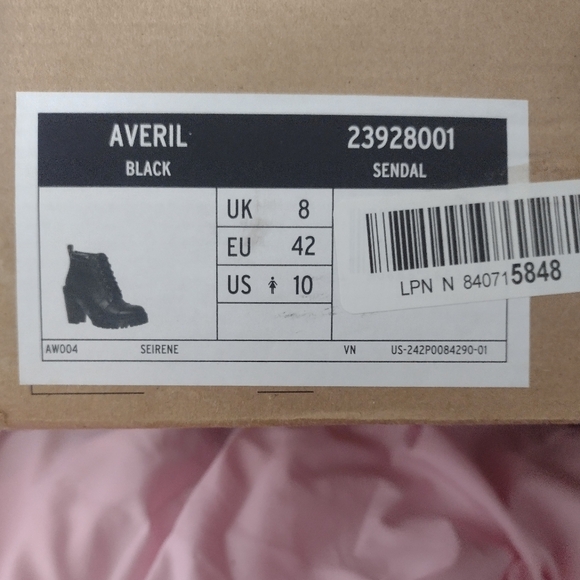 Dr Martens Averil Boots - Picture 9 of 15